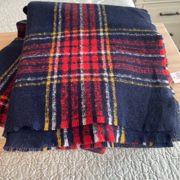 Super soft over sized scarf - Picture 2 of 3